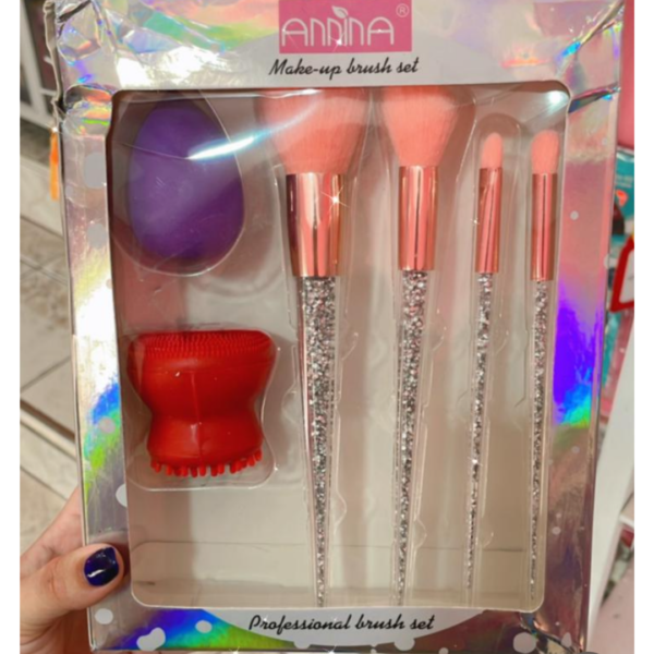 Set de 4 brochas, 1 esponja y 1 pulpito
